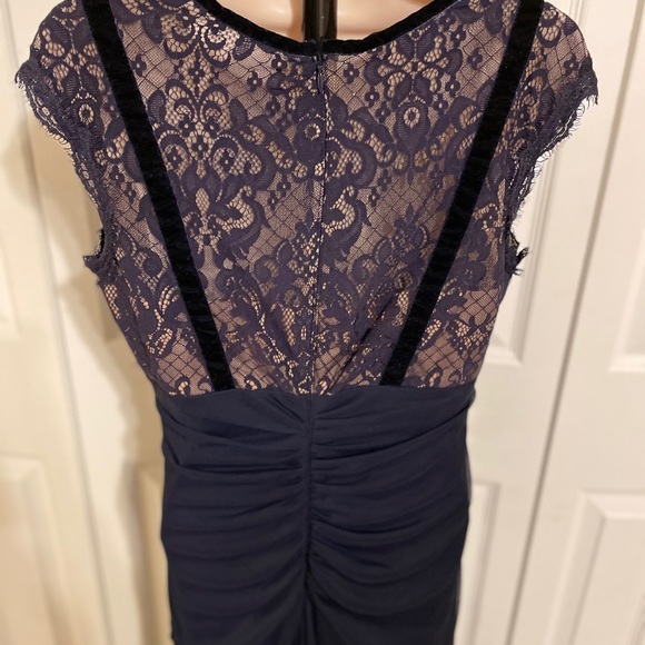 Betsy & Adam women’s Petite Lace-bodice long dress - Picture 3 of 5